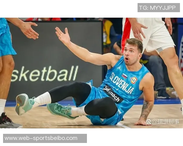 东契奇无奈摊手斯玛特遭大帽瞬间引发全场惊呼