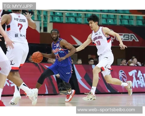 辽粤大战引发热议广东与辽宁的对决成为篮球盛宴的焦点 辽粤大战引发热议广东与辽宁的对决成为篮球盛宴的焦点